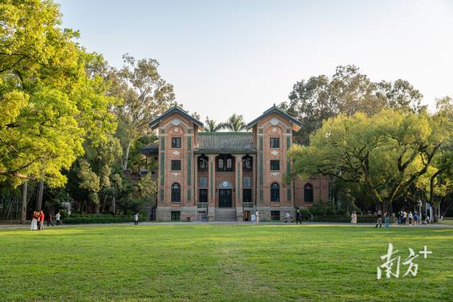 开云下注（中国）官网南校园怀士堂。王佳鸿 摄